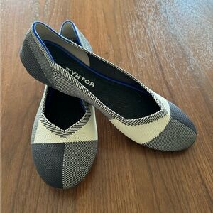 Rothy’s black and white check round toe flats - like new